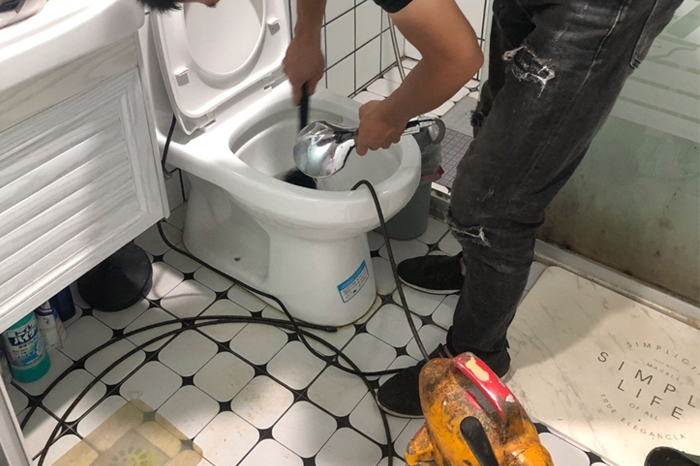 鱼台马桶堵塞自己疏通还是找师傅?专业上门服务让你省时更省心