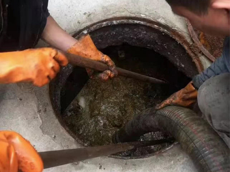 鱼台清理化粪池时如何避免沼气的危害?